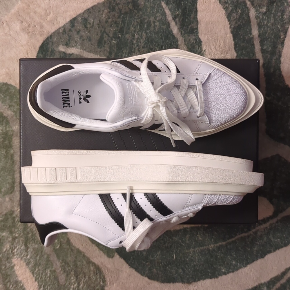 Beyoncé ivy Park X adidas superstars